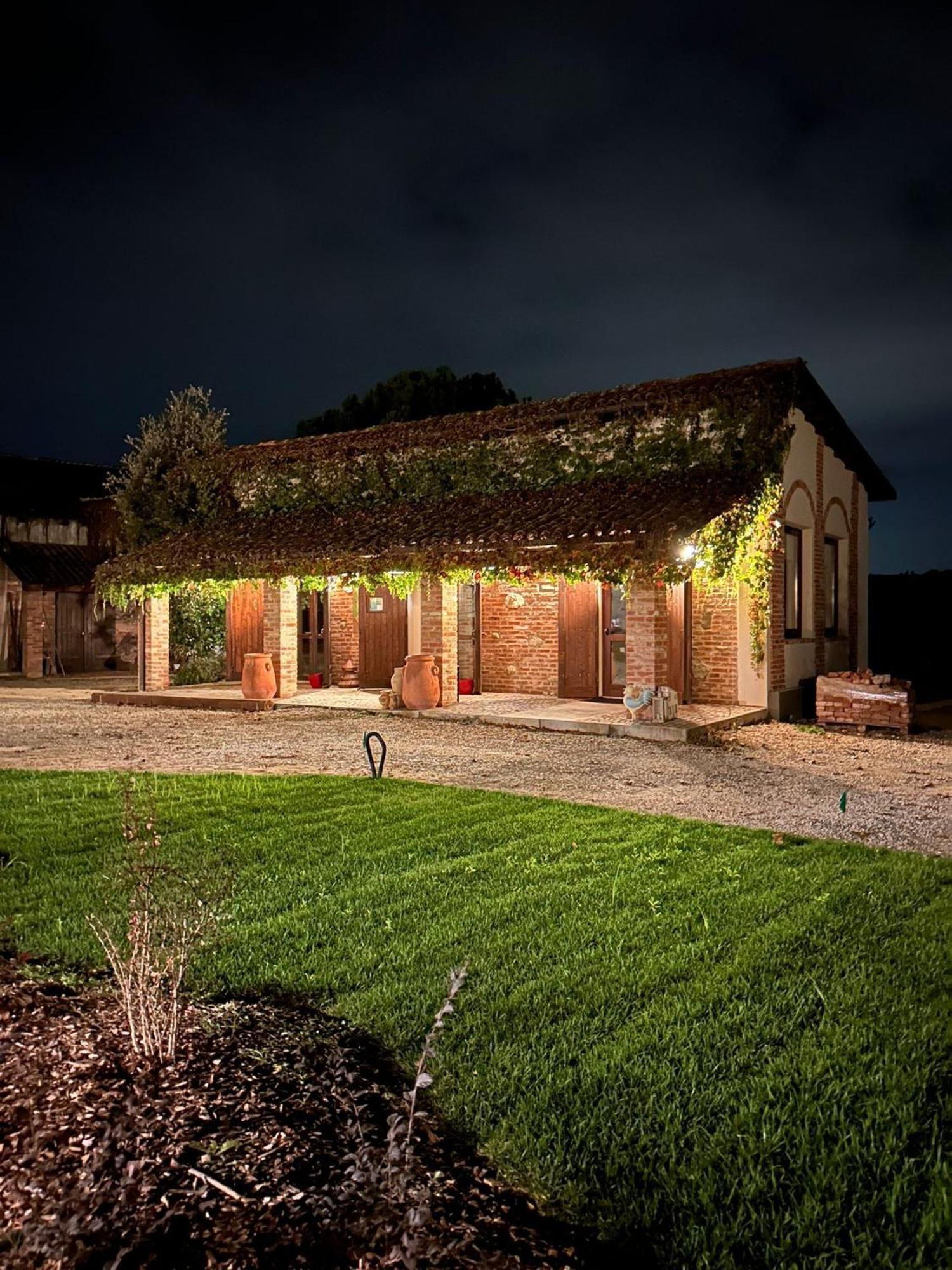 Tenuta Agricola La Cava- Cantina E Agriturismo San Damiano d'Asti Bagian luar foto